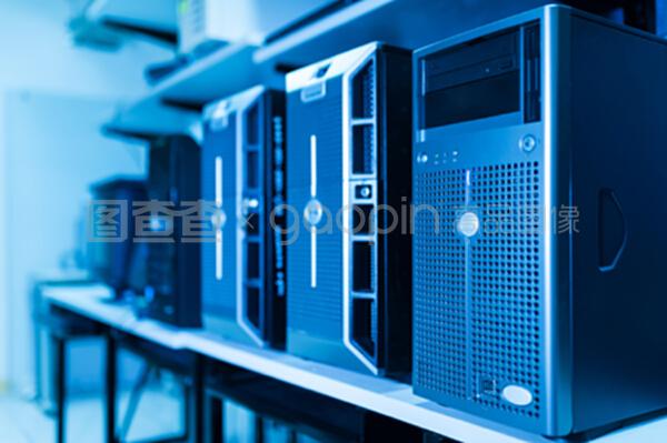 資料室內(nèi)的電腦網(wǎng)絡(luò)伺服器 計(jì)算機(jī)網(wǎng)絡(luò)技術(shù)的開發(fā)與應(yīng)用